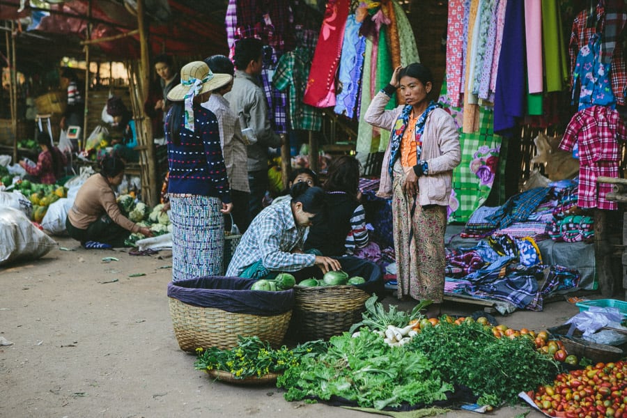 MarketDayInBagan-003