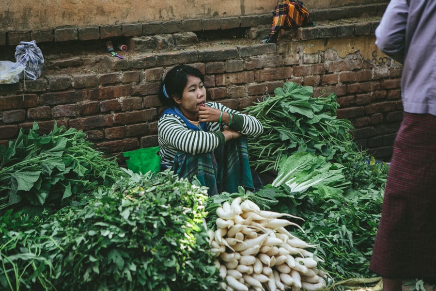 MarketDayInBagan-007