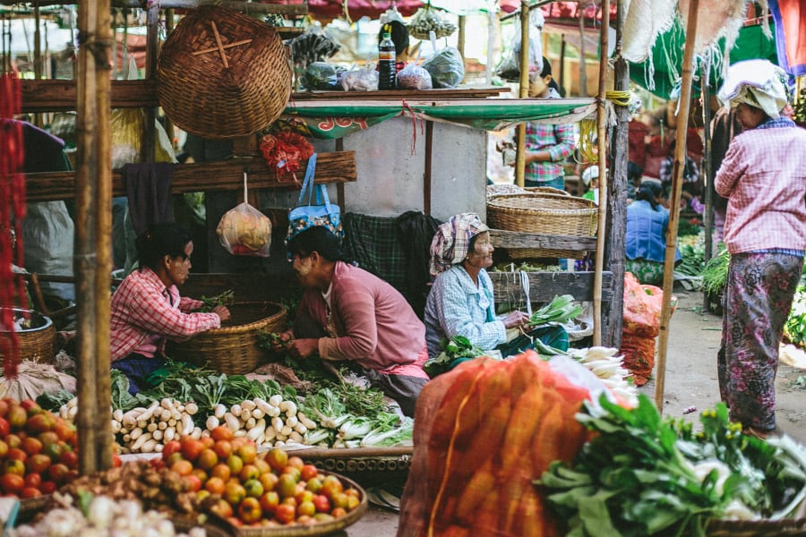 MarketDayInBagan-014